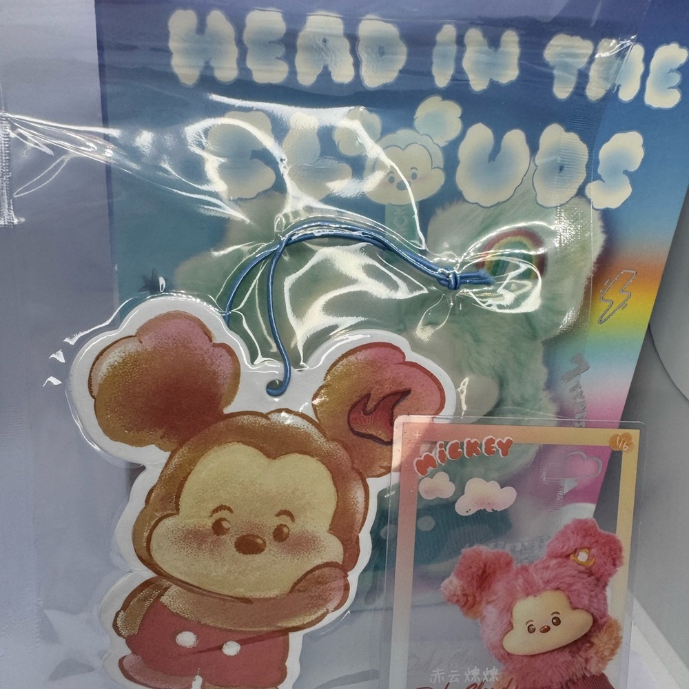 Hand in The Clouds Cute Character Key Holder